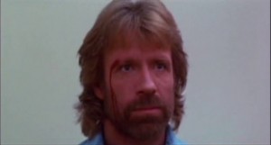 La seule blessure de Chuck... en faisant une roulade... La honte...