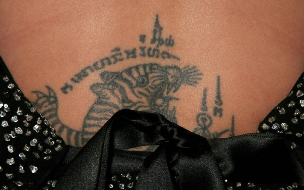 Angelina Jolie tattoo tiger Quod me nutrit me destruit 