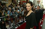 Angelina Jolie à la première de Tomb Raider le Berceau de la Vie à Los Angeles